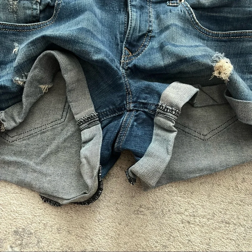 Like 🆕 Express distressed jean 2.5” inseam cuffed shorts